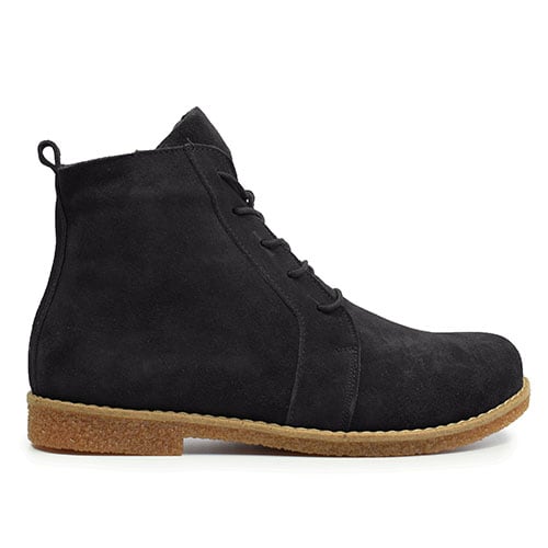 Charlotte of Sweden Semsket Boots Amur Svart