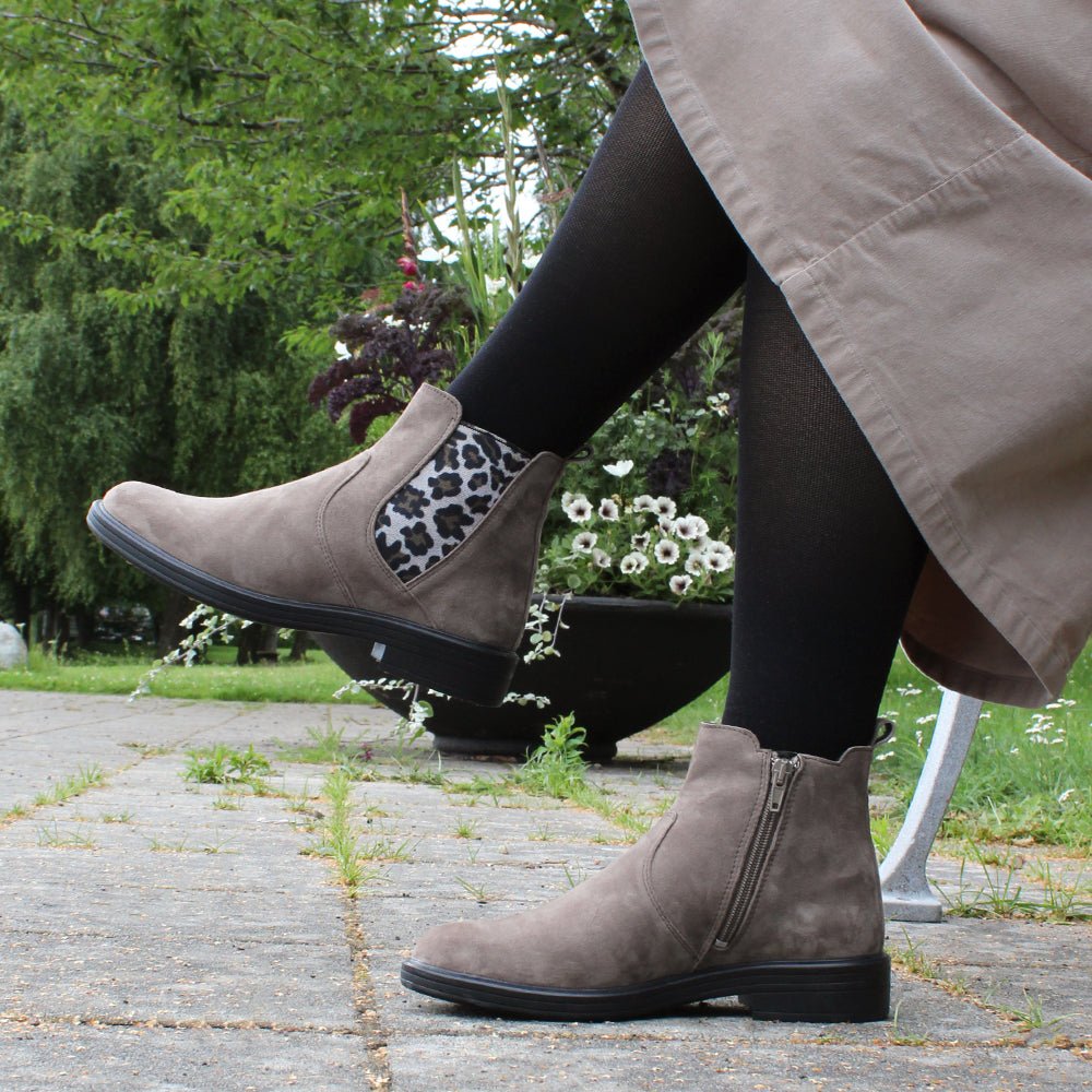 Produktbild 11 - Minfot Bou Chelsea Boots med zip Stretch Nubuck Stone Leopard