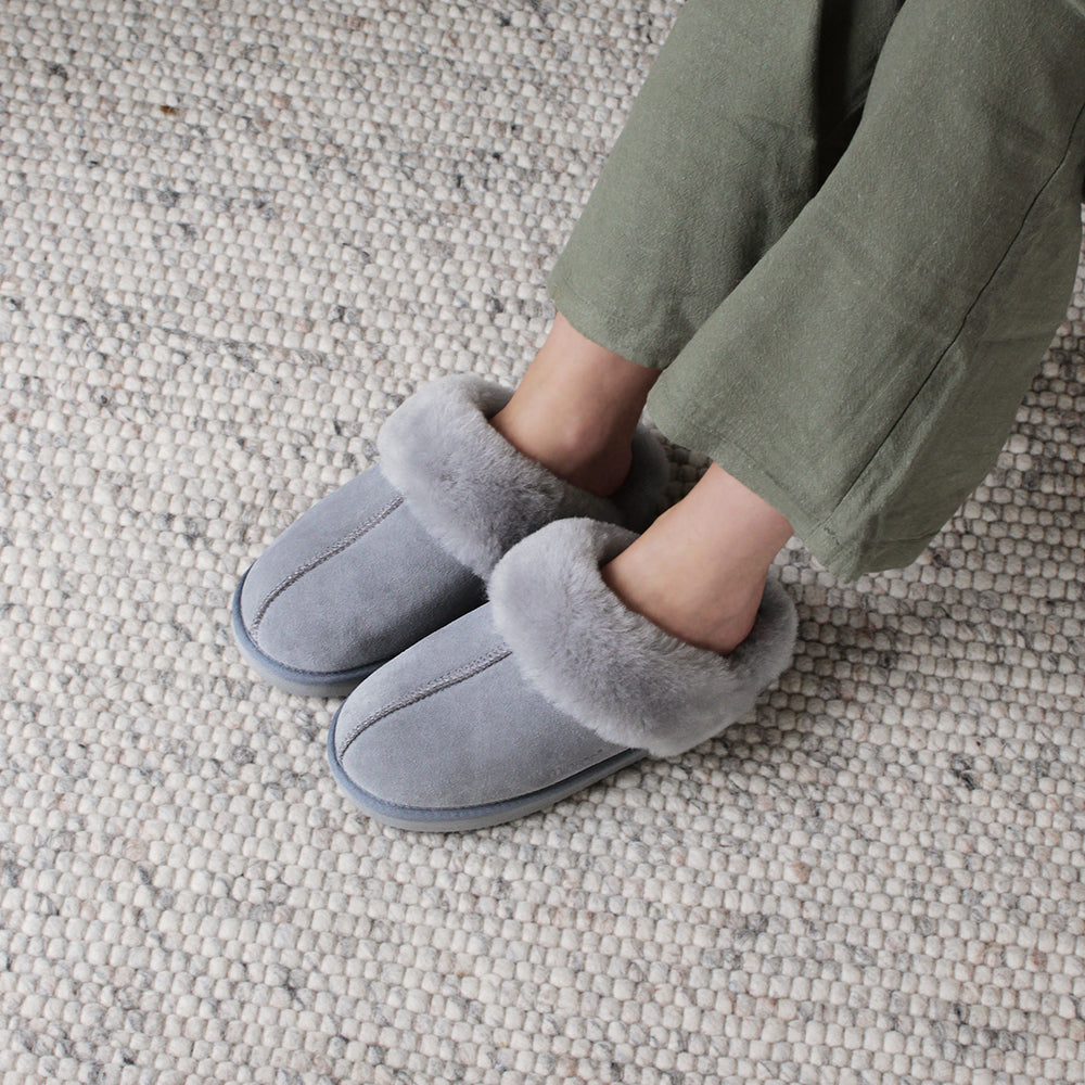 Minfot Saueskinntøfler Slip-on Duved med såle Grå