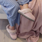 Minfot Saueskinnstøfler Slip-on Duved med såle Lyserosa