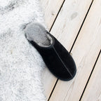 Minfot Saueskinnstøfler Slip-on Orust med sula Svart