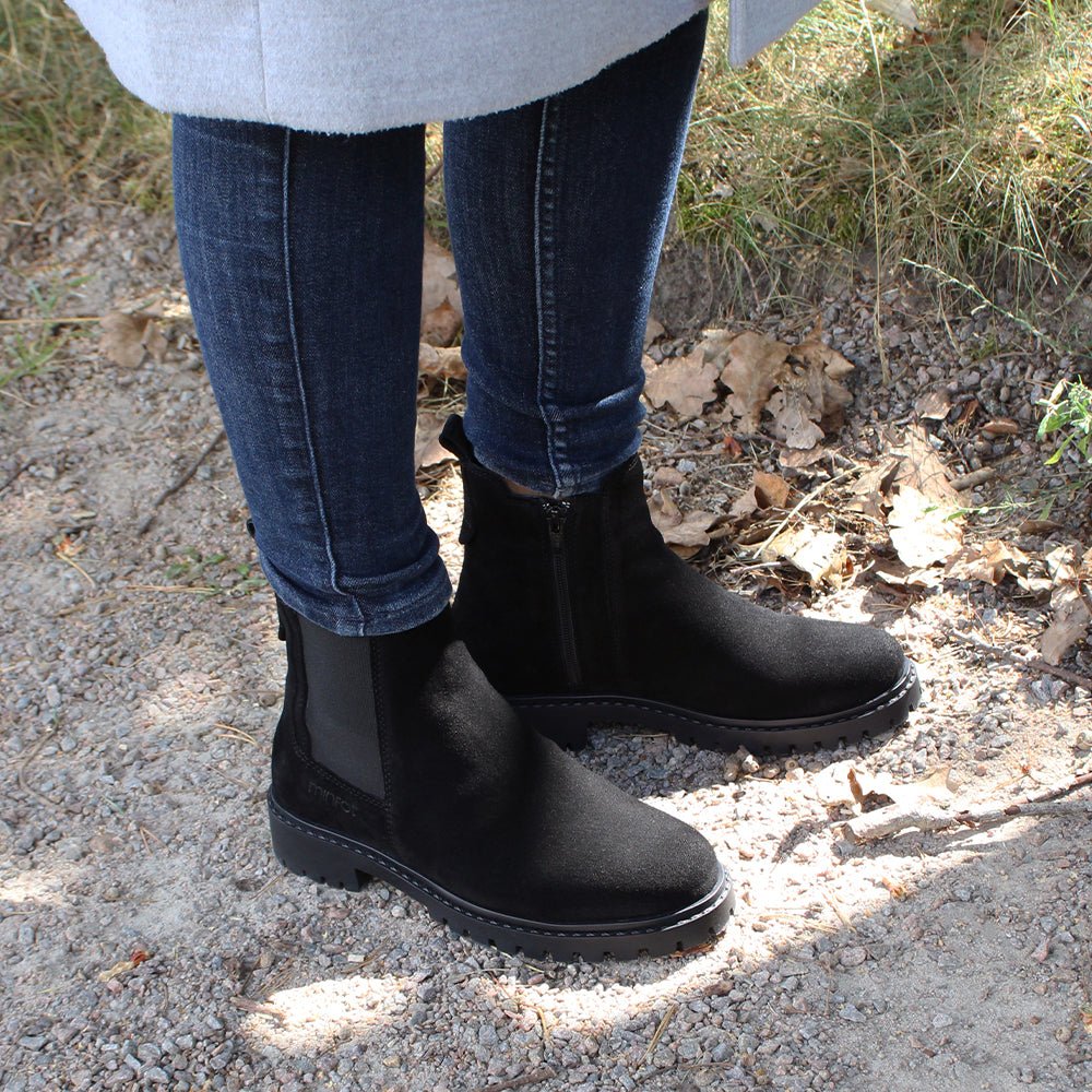 Minfot Ribe Chelsea boots Zip Semsket skinn Svart
