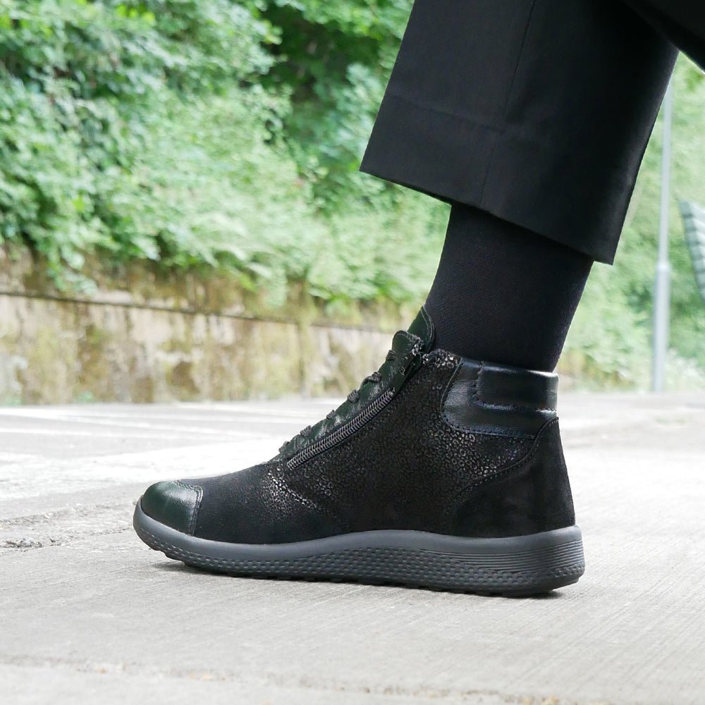 Minfot Way Høy Sneaker Bred Stretch Svart