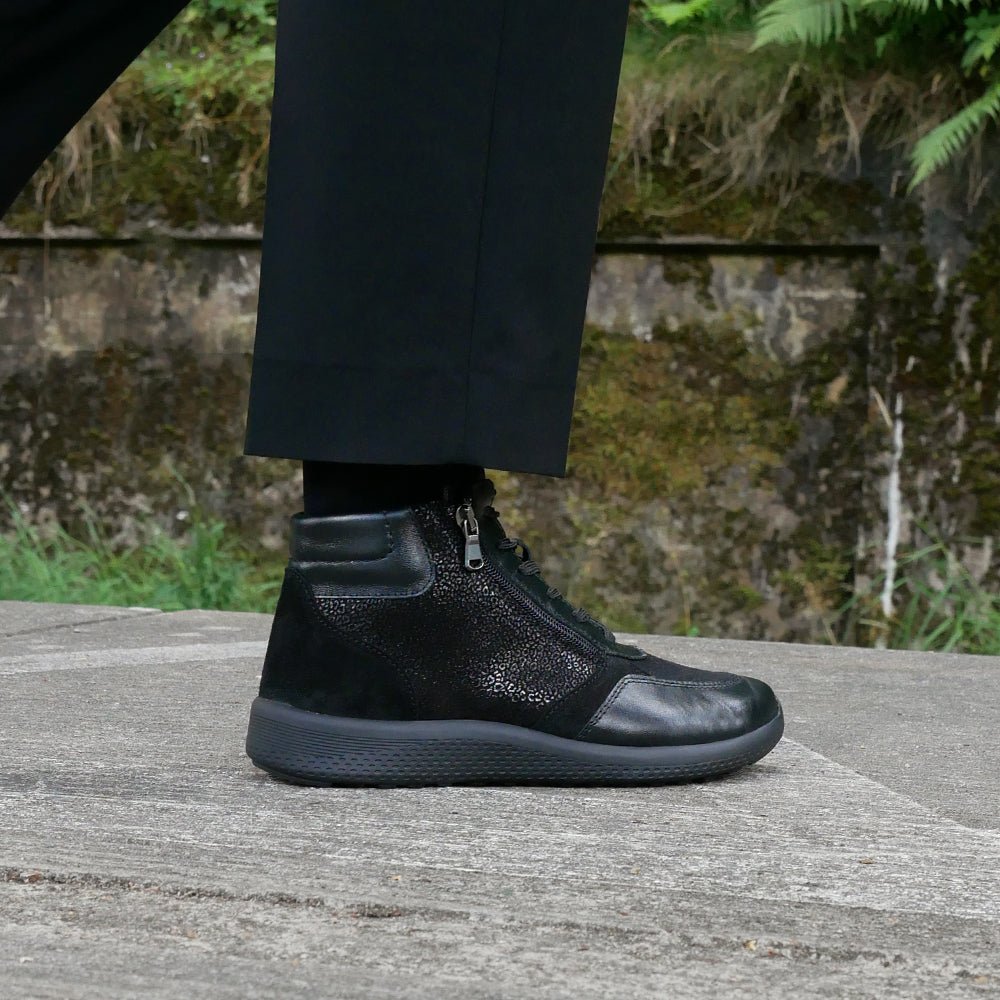 Minfot Way Høy Sneaker Bred Stretch Svart
