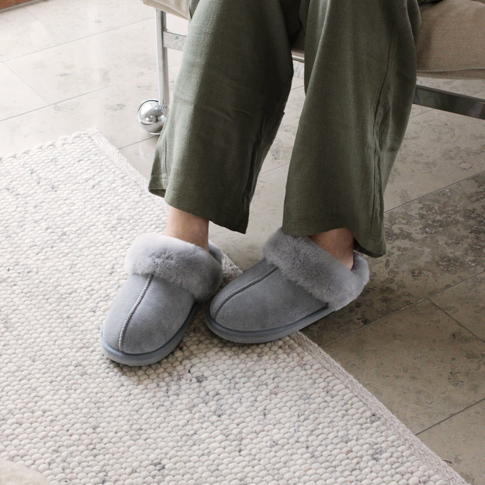 Minfot Saueskinntøfler Slip-on Duved med såle Grå