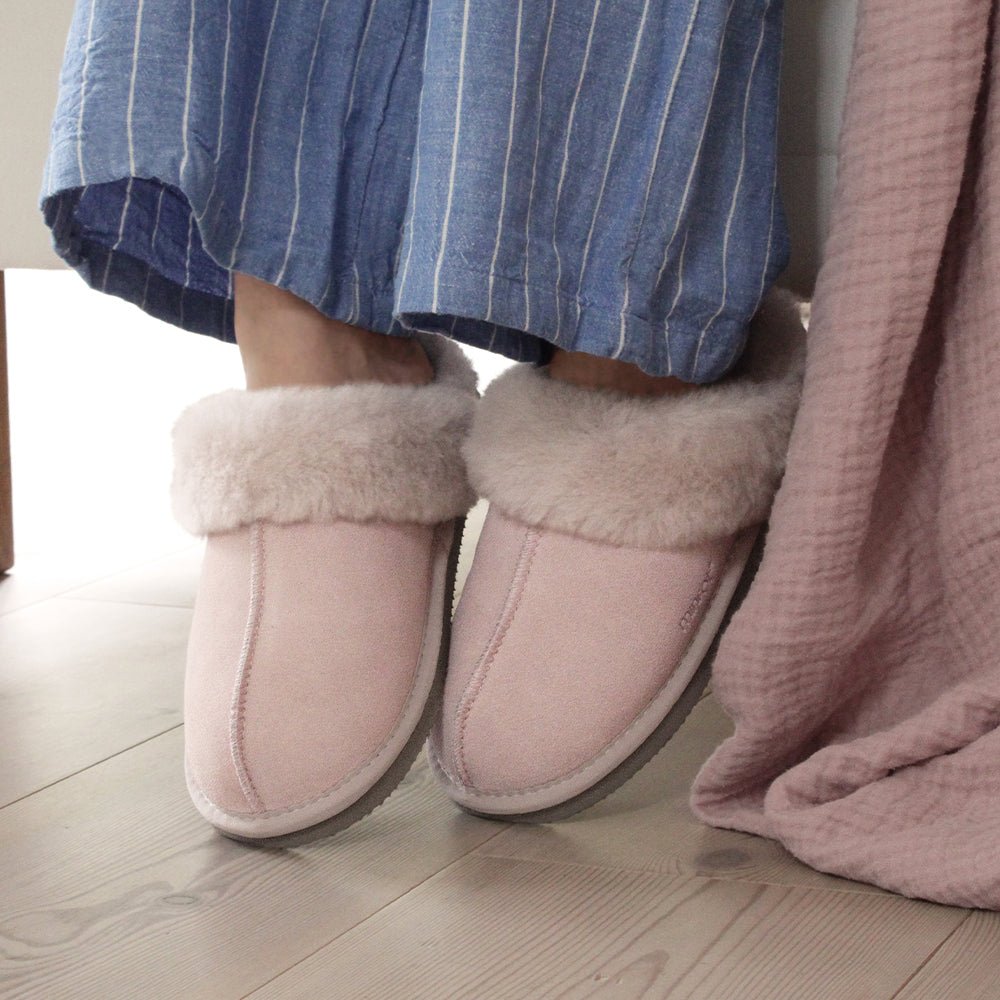 Minfot Saueskinnstøfler Slip-on Duved med såle Lyserosa