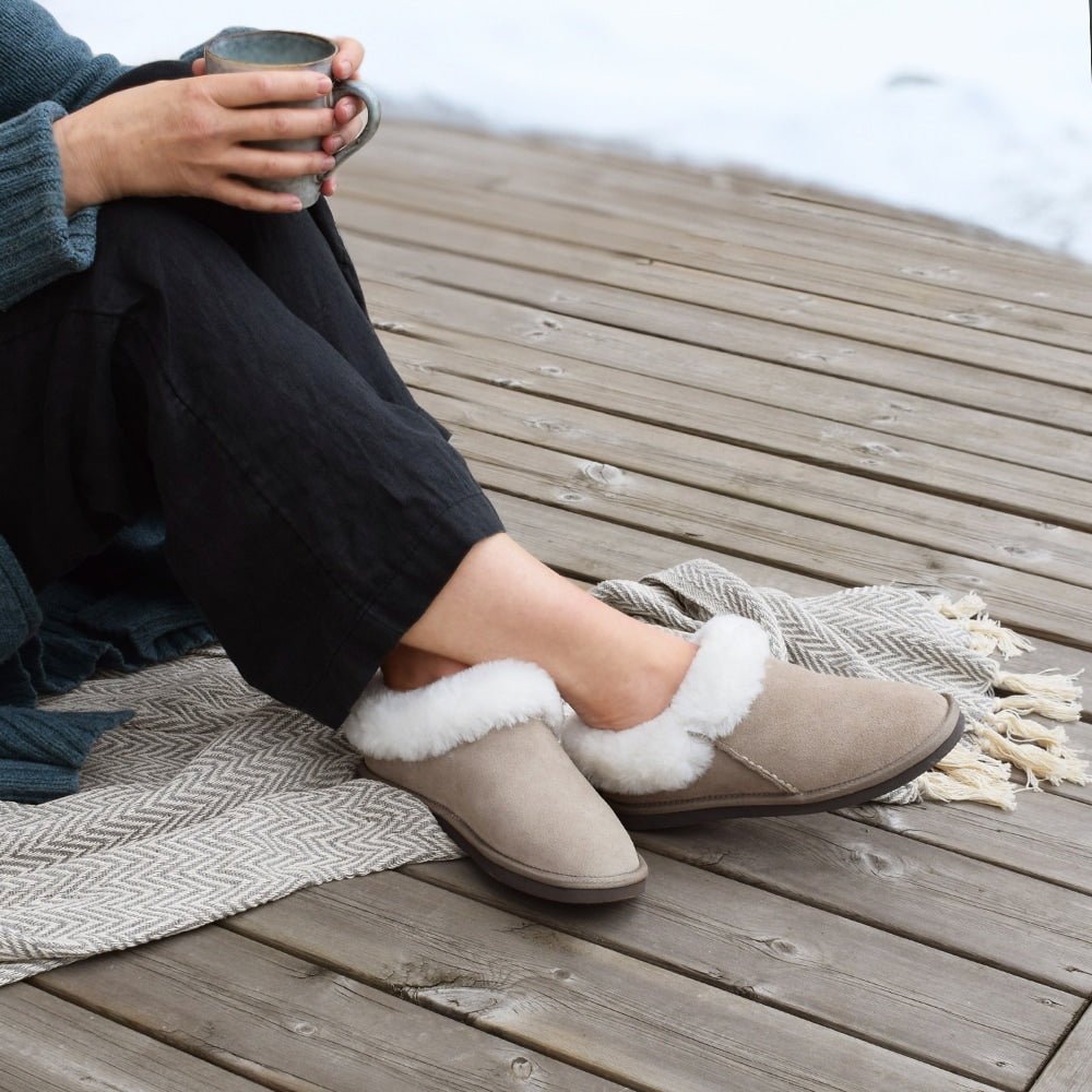 Minfot Saueskinnstøfler Bergen med såle Taupe
