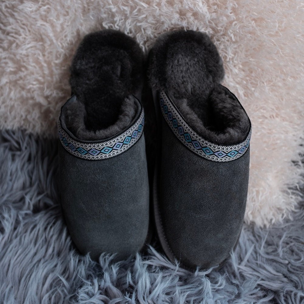 Minfot Saueskintøfler Slip-on Myre med såle Grå