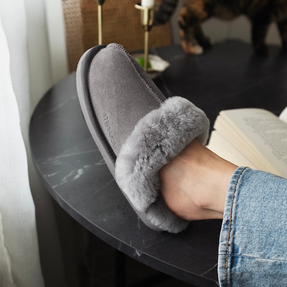 Minfot Saueskinntøfler Slip-on Duved med såle Lysgrå