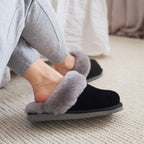 Minfot Saueskinntøfler Slip-on Duved med såle Svart