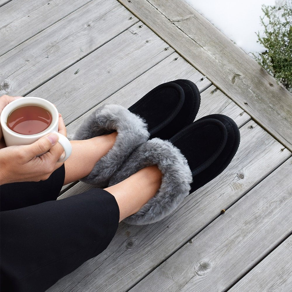 Minfot Saueskinntøfler Koster med såle Svart