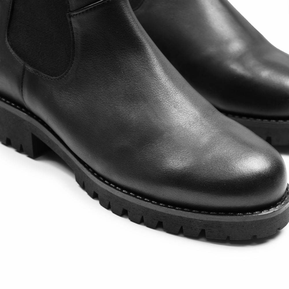 svart-chelsea-boot-dam-minfot-city.jpg